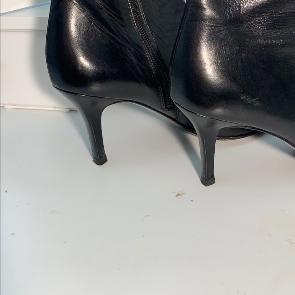Stuart Weitzman - Picture 7 of 8